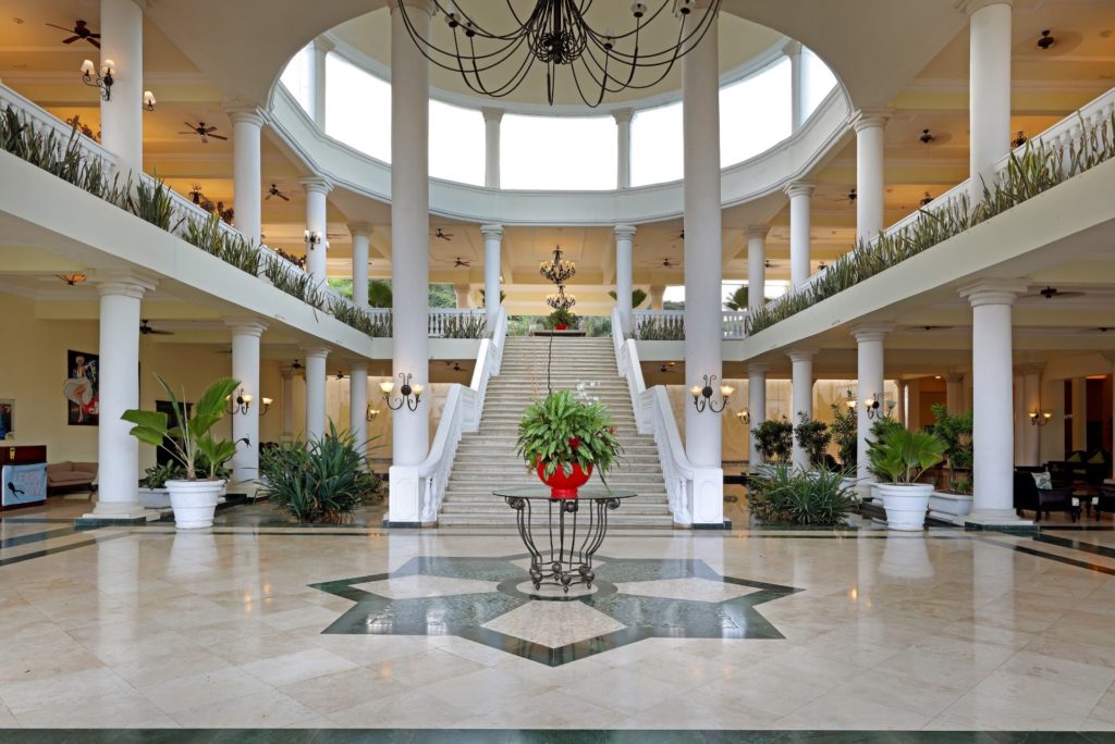 Grand-Palladium-Lady-Hamilton-Lobby2