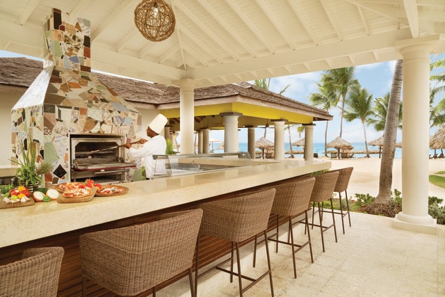 Hyatt-Zilara-Rose-Hall-Islandz-Pizza-Bar1