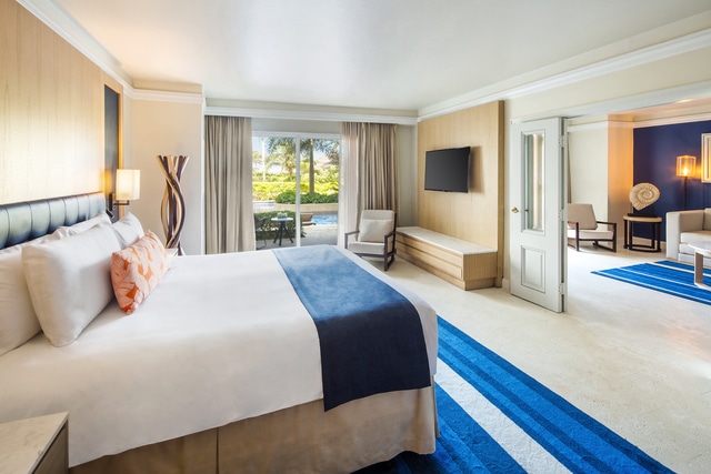 Hyatt-Zilara-Rose-Hall-One-Bedroom-Swim-Up-Butler-Suite-Bed.jpg