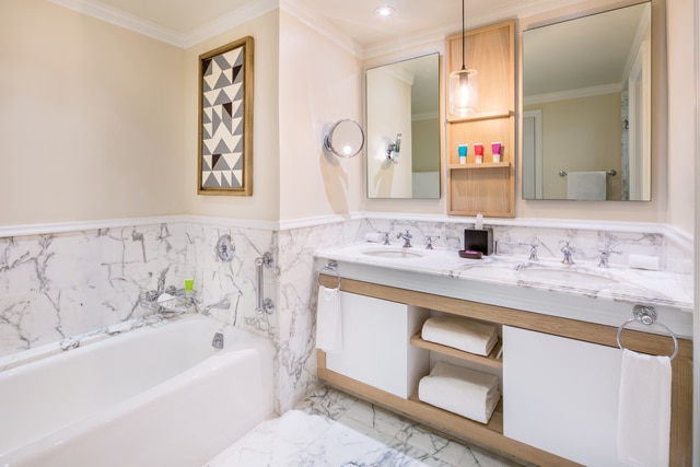Hyatt-Zilara-Rose-Hall-Swim-Up-Double-Bathroom.jpg